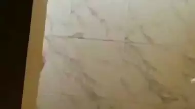 Sexy Punjabi Babe Looks Gorgeous While Bathing