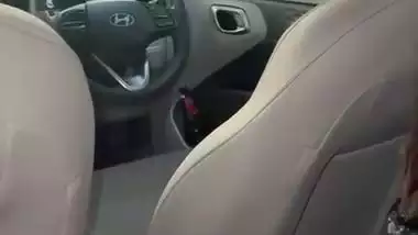 Horny lady’s outdoor blowjob makes her guy cum in the car