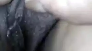 Horny Indian MILF allows man to spread XXX pussy lips and finger it