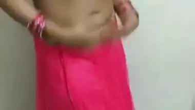 Good-looking Indian dancer during performance flashes small XXX tits