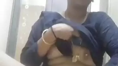 Married young bhabhi pushing finger in shaved pussy