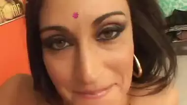 Desi North Indian MILF aunty sucking cock and...