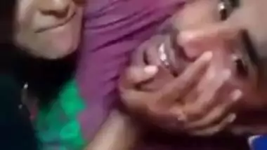 Indian lovers exchange XXX kisses before becoming in mood for sex