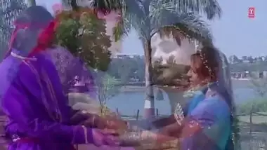 Very hot – Busty young Nidhi Dholakiya boob kiss, wild bouncing boobs hot cleavage