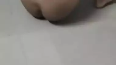 Skinny Desi maid prefers doing the house being nude for XXX video