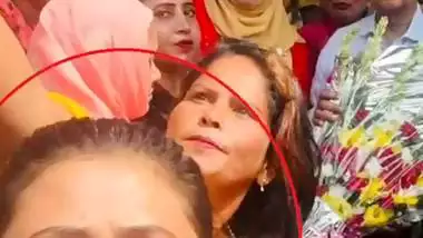 BD Awami league leader MILF sitting nude viral MMS