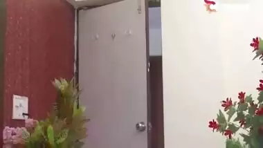 Makan Malkin Aunty Ne Apne Kiraydaar Ladke Se Choot Marwayi