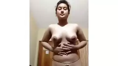 Desi sex whore like this deserves to pose naked on XXX phone camera