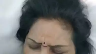 Wife mouth fucking during honeymoon in hotel room