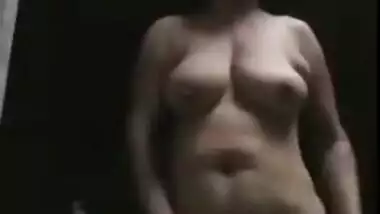 Desi village bhabi show nude body , mast video