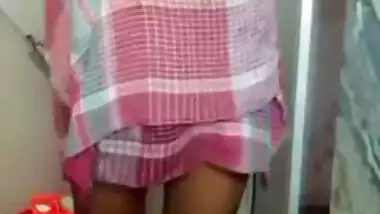 Tamil aunty porn bathing showing hairy pussy