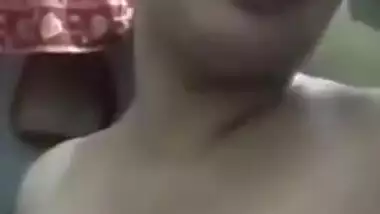 DESI INDIAN WIFE SHOWING BOOBS IN VIDEO CALL