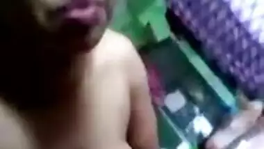 It isn't a problem for the Desi to show tits and pussy to her lover