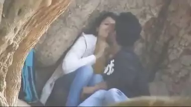 Hidden web camera desi mms of college paramours romancing publicly!