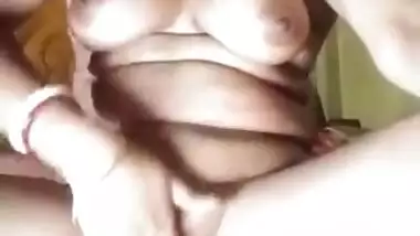 Chubby Bengali Bhabhi fingering pussy on cam