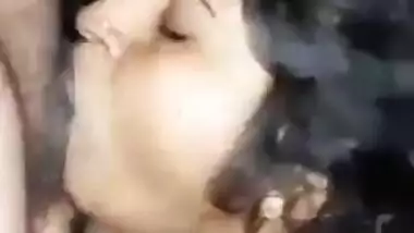 Desi bhabhi sucking dick