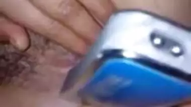 Hubby shaves his desi wife hairy pussy by electric trimmer