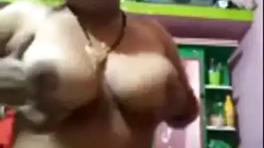 HUNGRY INDIAN WIFE DILDOING HER HORNY PUSSY VEGETABLE