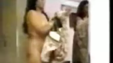 INDIAN HOT MOM DROPS HER GOWN AND FUCJKED HARD - JP SPL